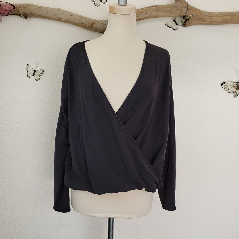 Lululemon black full freedom long sleeve yoga top - Picture 4 of 4
